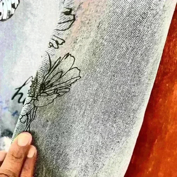 Unique, high waisted, wide legged jeans with butterfly details size juniors 11 - Picture 10 of 14